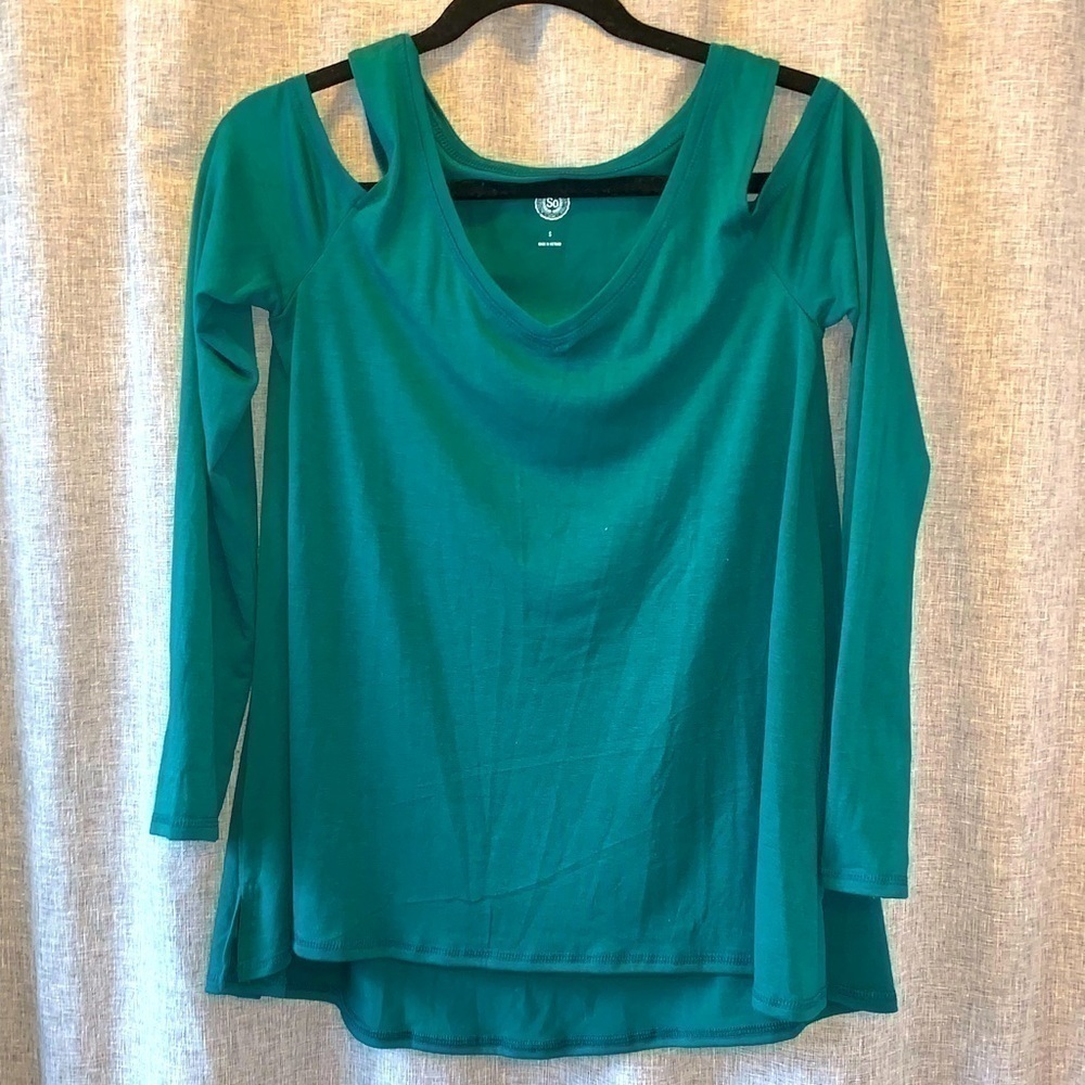 *WOMENS SO cold shoulder long sleeve top small
